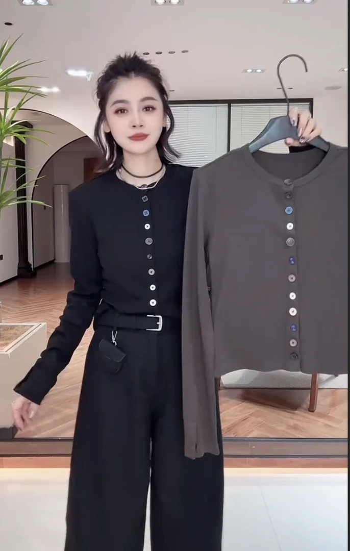 2025秋季时尚百搭彩扣开衫针织衫气质显瘦女款长袖