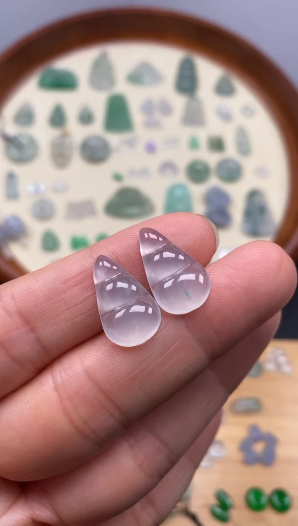 【闪购商品】翡翠颈饰未镶嵌冰豆子1对/芬