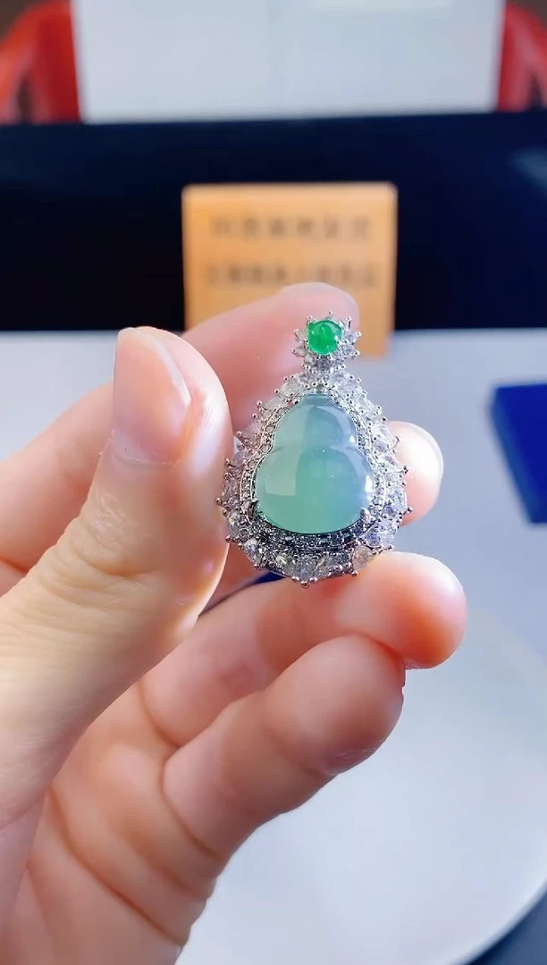 颈饰未镶嵌翡翠