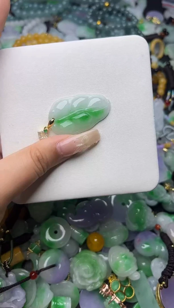 翡翠未镶嵌颈饰天然缅甸翡翠吊坠