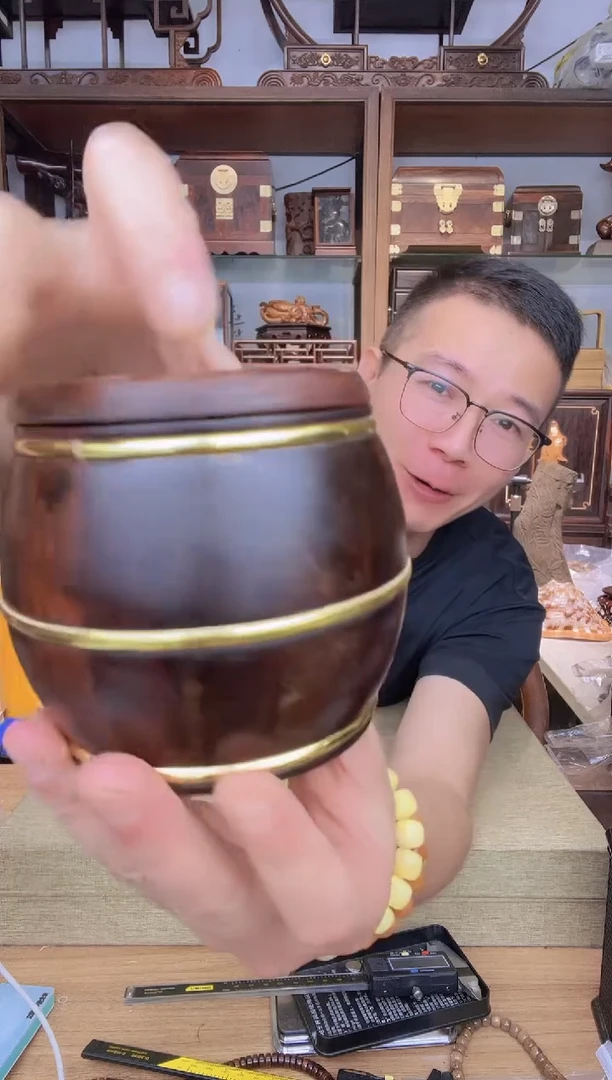 乌木类架子558大红酸枝桶   瑕疵