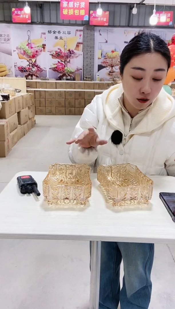 【闪购商品】玻璃四足糖缸两个【无盖】