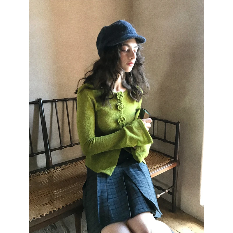 韩系高级感针织衫女早秋季小香风上衣花朵设计感开衫外套显瘦短裙