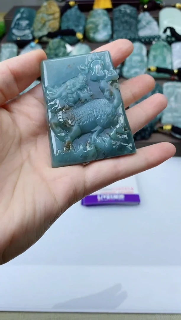 翡翠未镶嵌颈饰