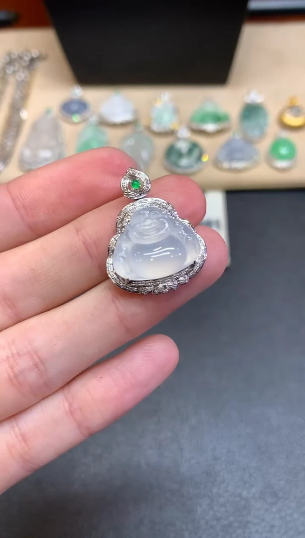 【闪购商品】翡翠颈饰18K金镶嵌佛公【无服务费】