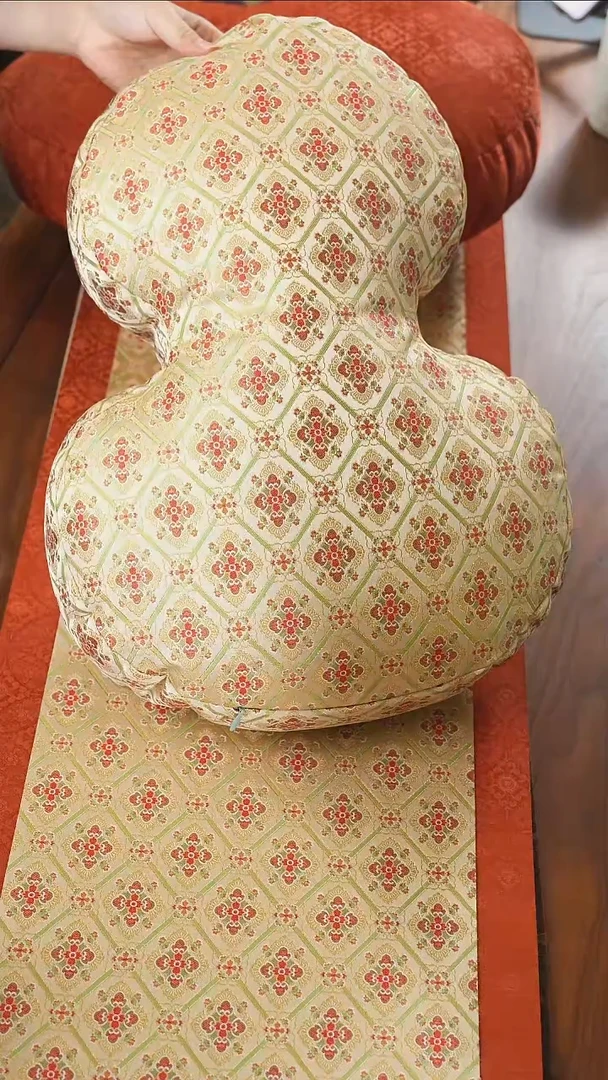 葫芦抱枕.............