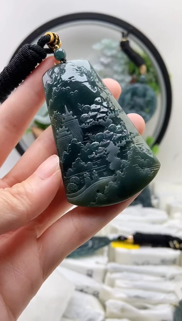 翡翠未镶嵌颈饰山水牌