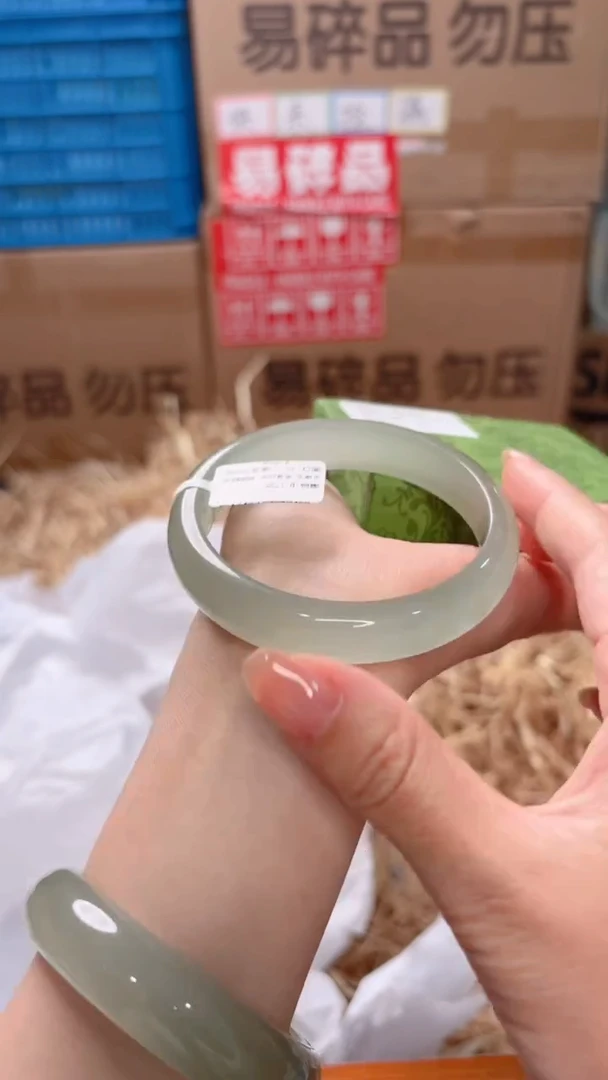 未镶嵌手镯石英质玉D-1135