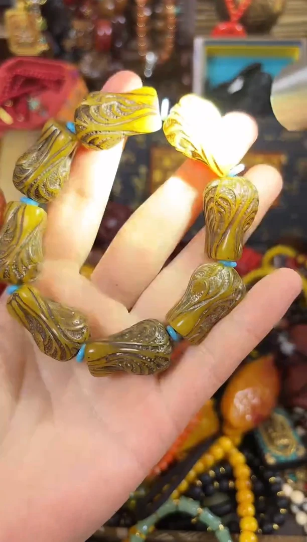 未镶嵌颈饰蜜蜡..................