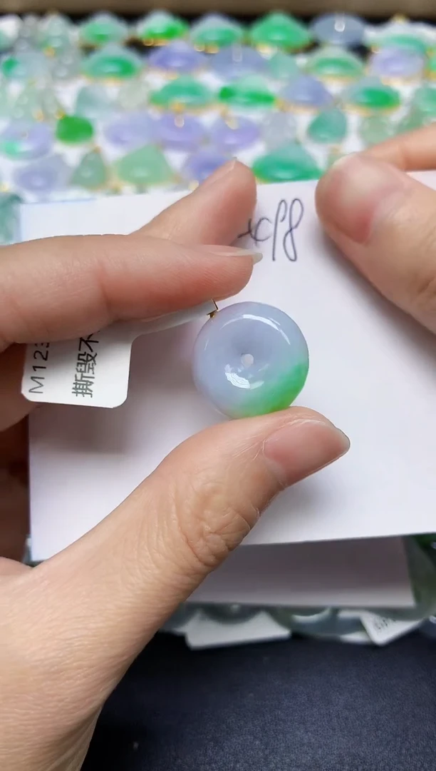 翡翠18K金镶嵌颈饰 天然缅甸翡翠A货