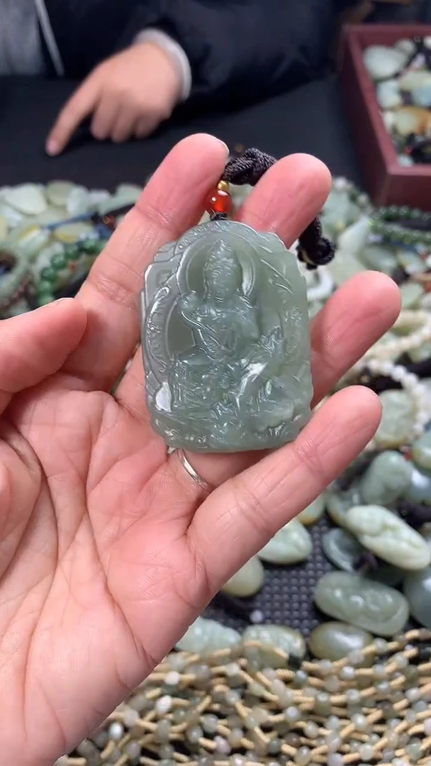 颈饰未镶嵌和田玉（多样性发一件）没有证书有瑕