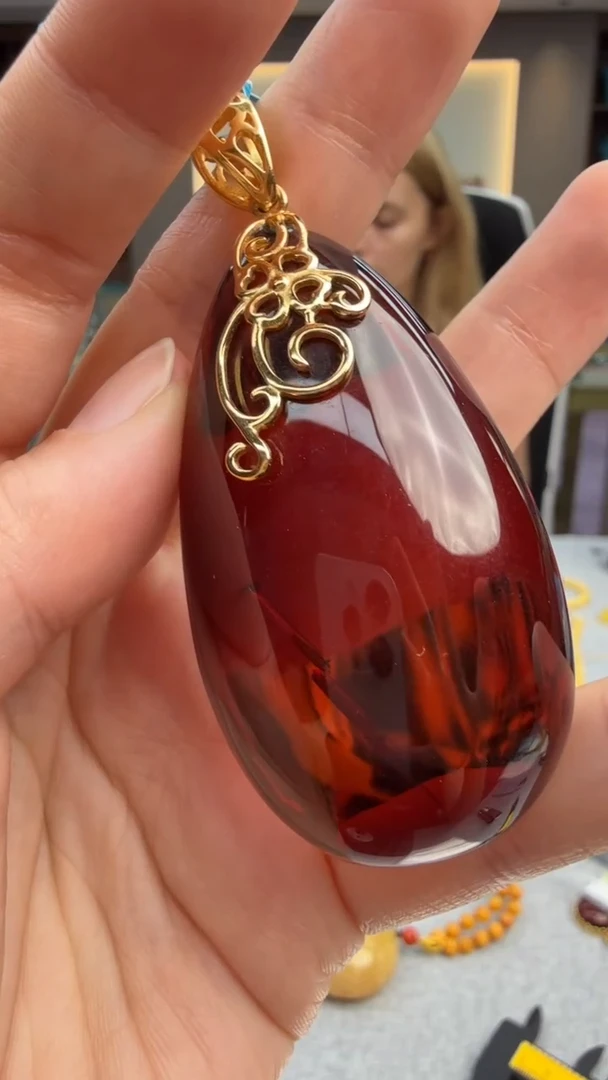 琥珀颈饰未镶嵌102秒拍号 假一罚三