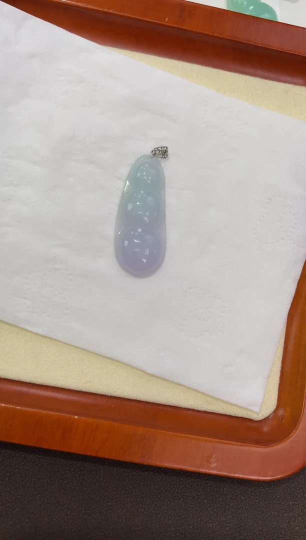 翡翠18K金镶嵌颈饰天然缅甸a货翡翠