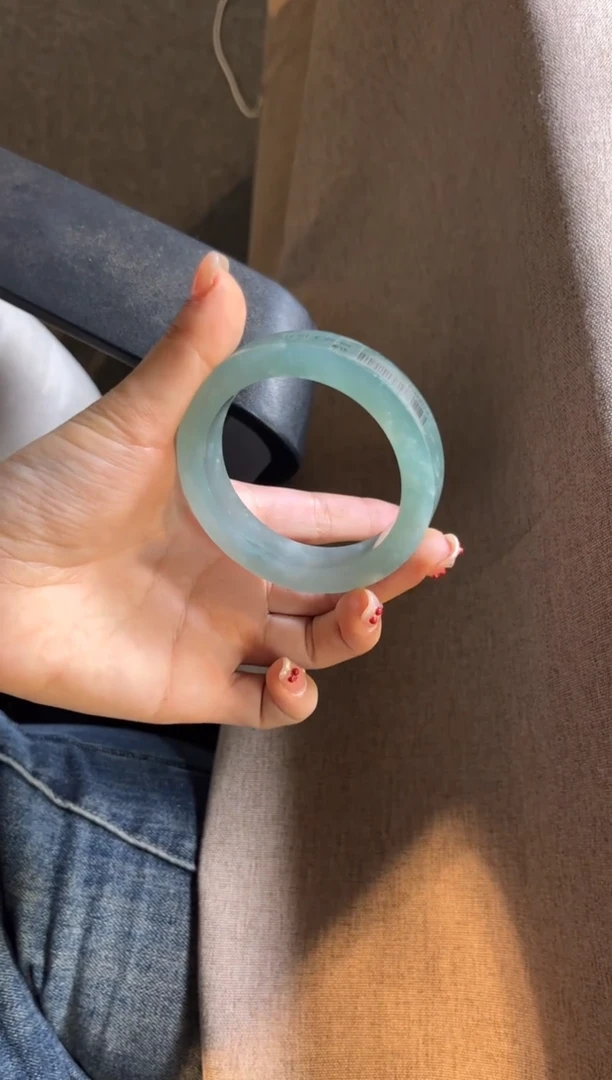 未镶嵌手镯定制翡翠月***?定制产品不退不换