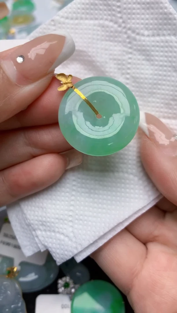 翡翠18K金镶嵌颈饰天然缅甸A货翡翠