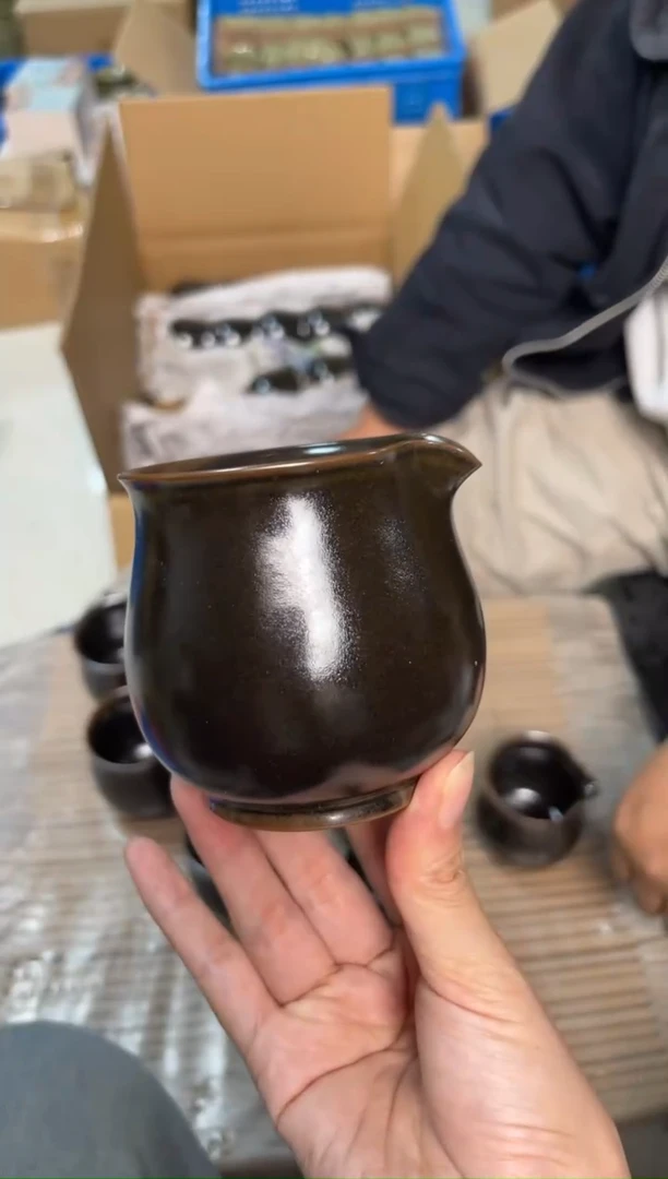陶瓷纯手工茶叶末釉公道杯
