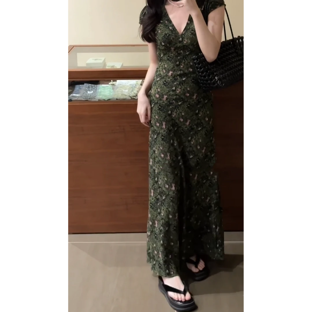 法式优雅气质V领墨绿色碎花连衣裙夏季新款女复古收腰包臀长裙子
