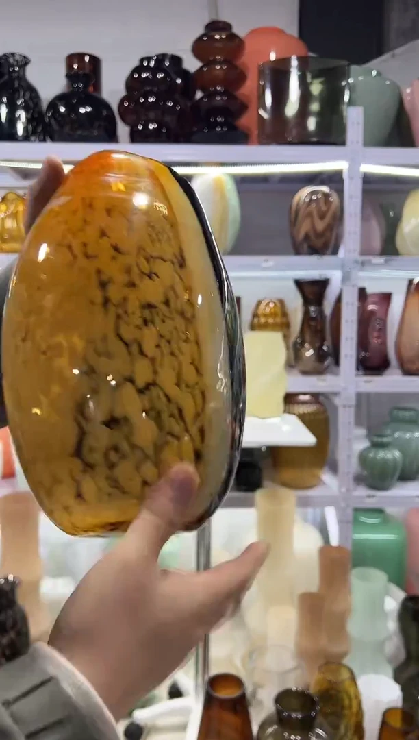 黄黑三色花瓶微瑕介意勿拍