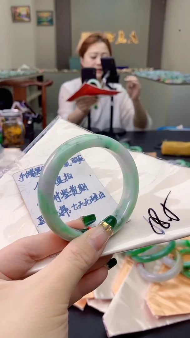 翡翠手镯未镶嵌0550099419