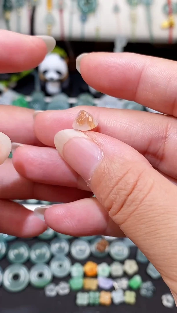 散珠翡翠莲蓬裸石