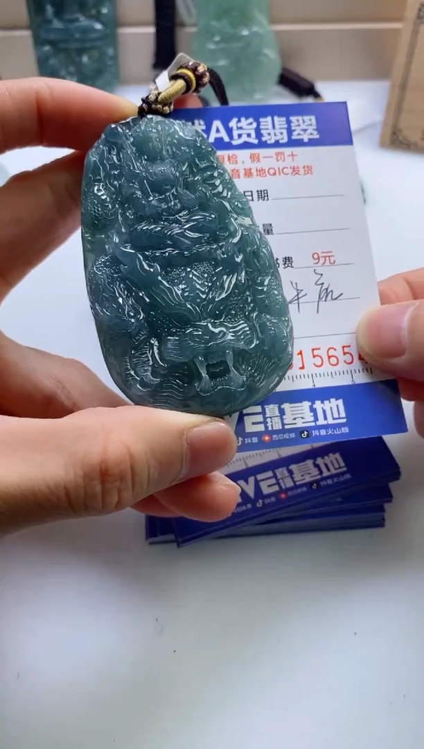 翡翠未镶嵌颈饰