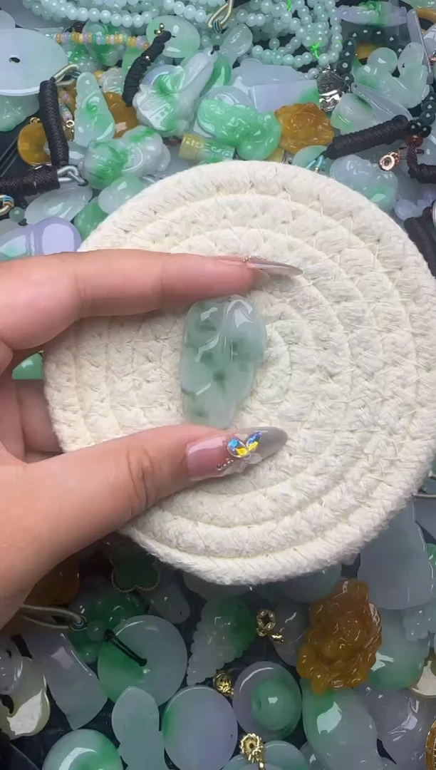 翡翠未镶嵌颈饰天然缅甸翡翠吊坠