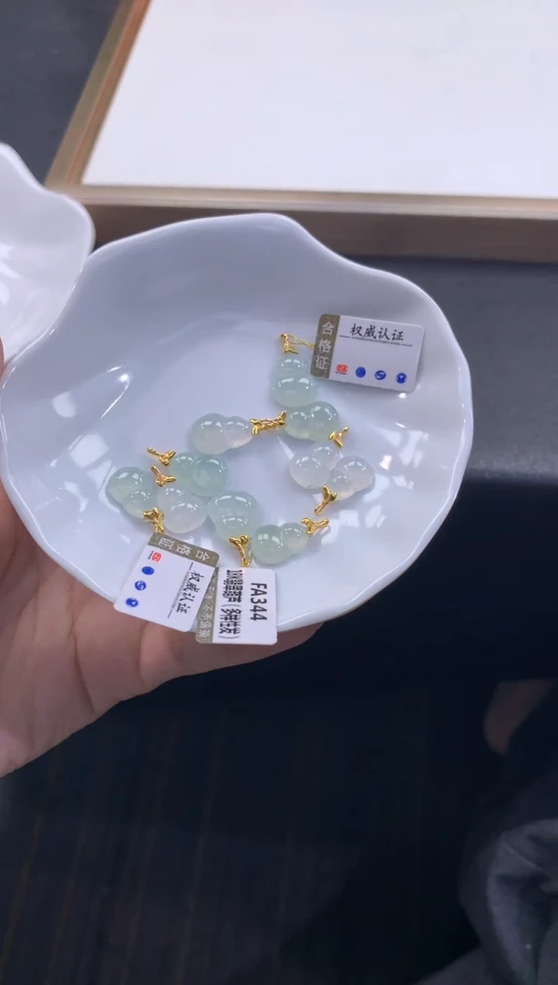 翡翠18K金镶嵌颈饰FA344 翡翠葫芦 多样性发其一赠皮绳