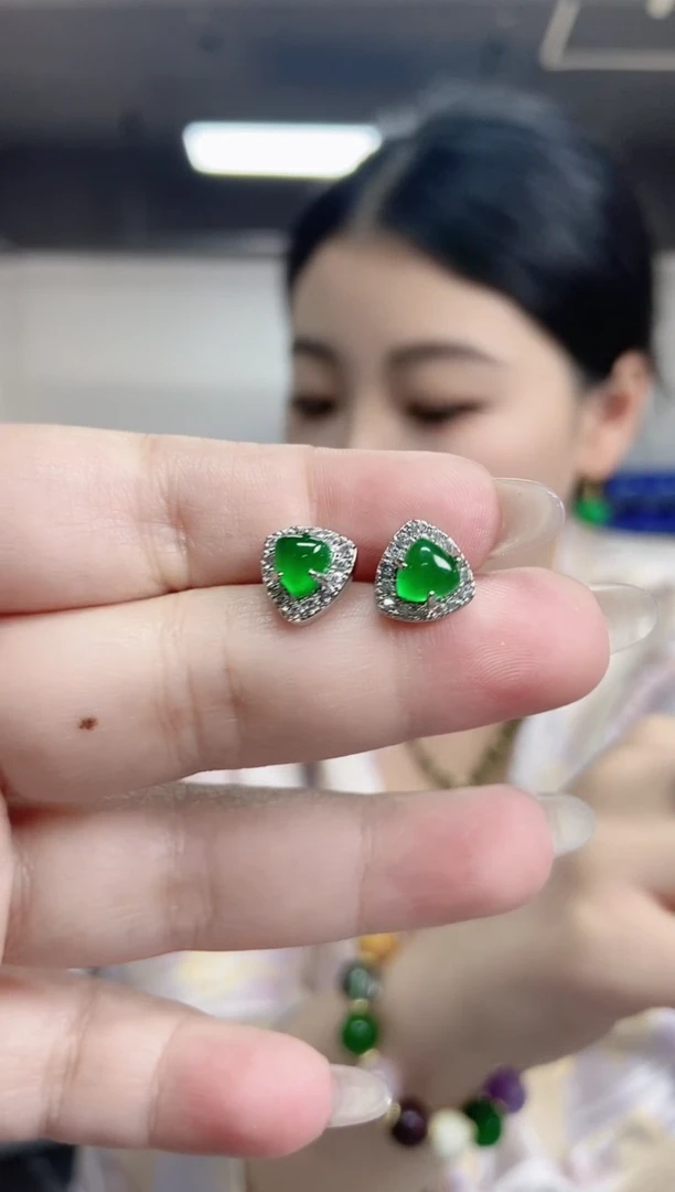 【闪购商品】翡翠耳饰未镶嵌多样性发其一颜色微差