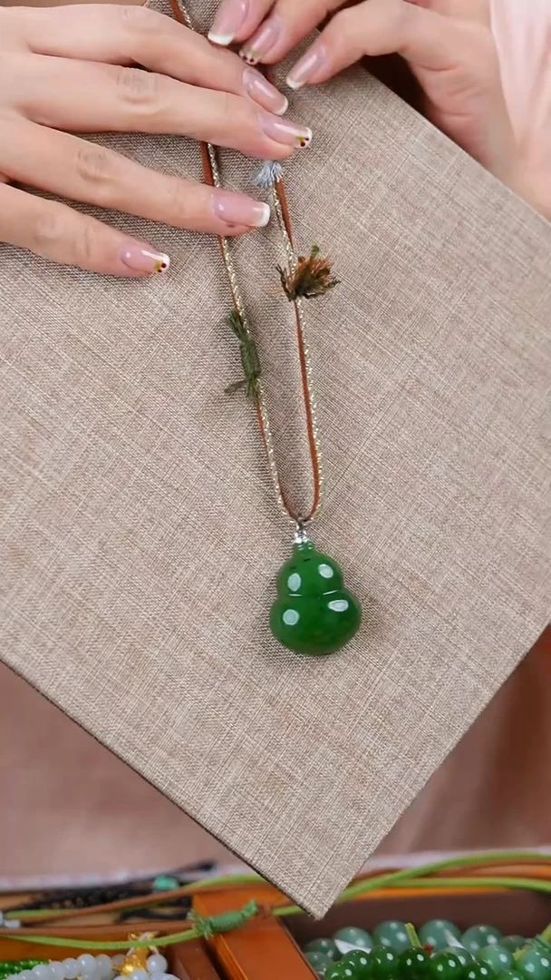 吊坠(赠链)银S925镶嵌和田玉吊坠