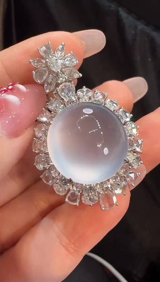 【闪购商品】翡翠颈饰18K金镶嵌吊坠