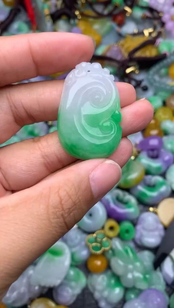 颈饰未镶嵌翡翠缅甸翡翠吊坠