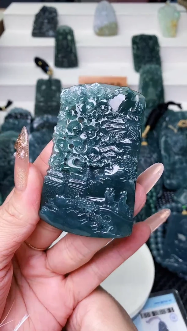 颈饰未镶嵌翡翠