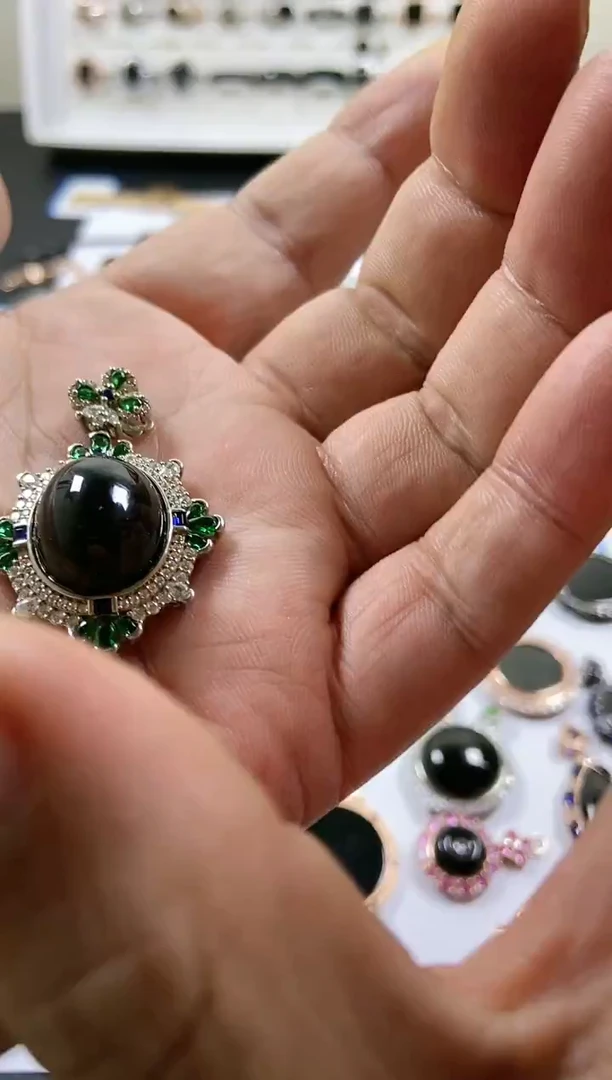 吊坠(赠链)银S925镶嵌翡翠蛋面款