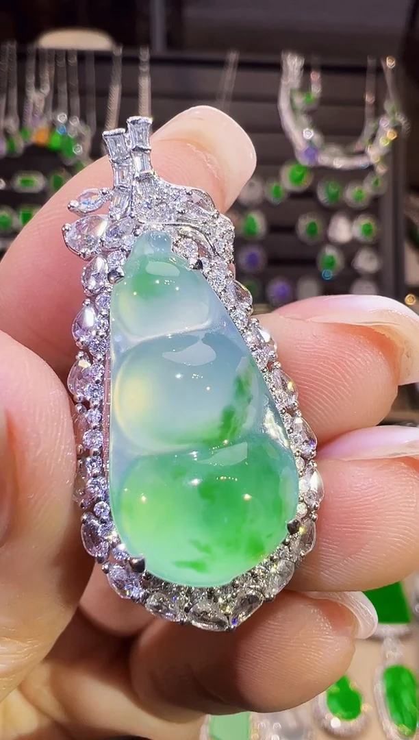 吊坠(不含链)18K金镶嵌翡翠豆子