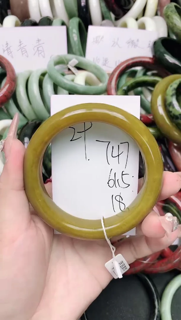 石英质玉未镶嵌手镯747