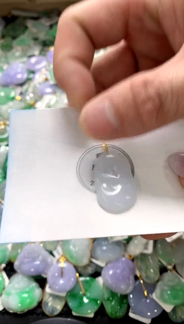 颈饰18K金镶嵌翡翠1111111111111111