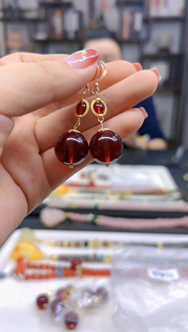 【闪购商品】血珀耳饰14K金镶嵌耳坠E471