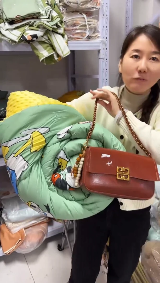 PVC点点小红心 关注主播8斤迪士尼被子颜色不挑