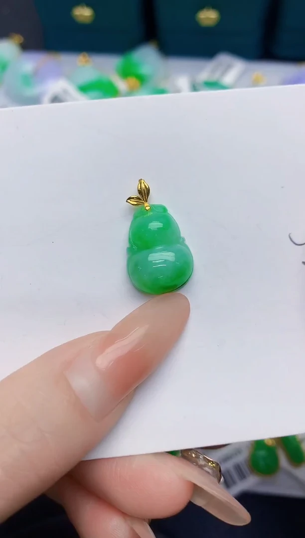 颈饰18K金镶嵌翡翠缅甸天然翡翠A货