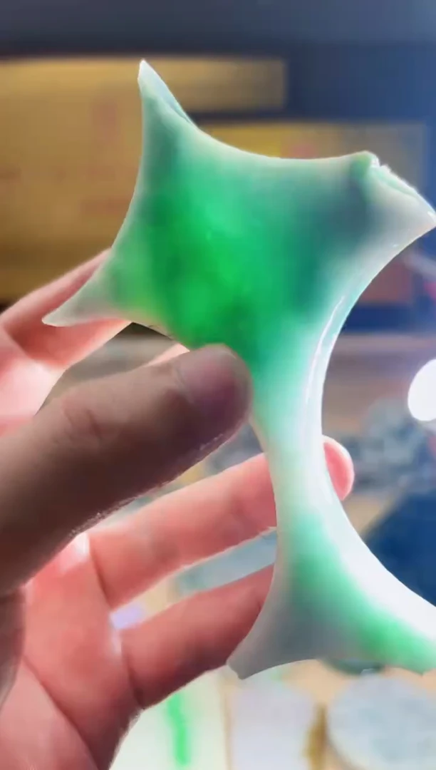 翡翠挂件未镶嵌A货张麦8400