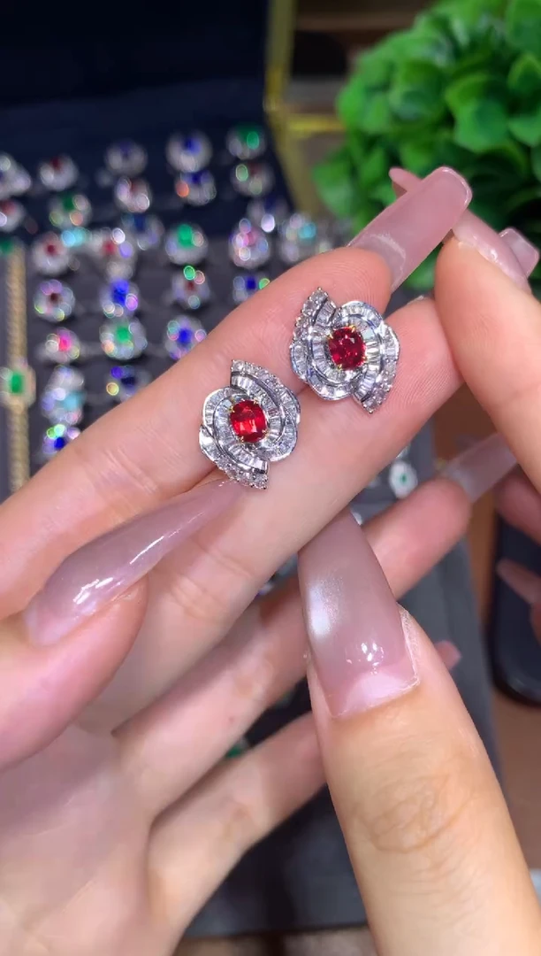 18K金镶嵌耳钉红宝石1.14ct