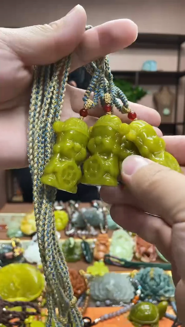 未镶嵌岫玉吊坠多样性发货发其中之一