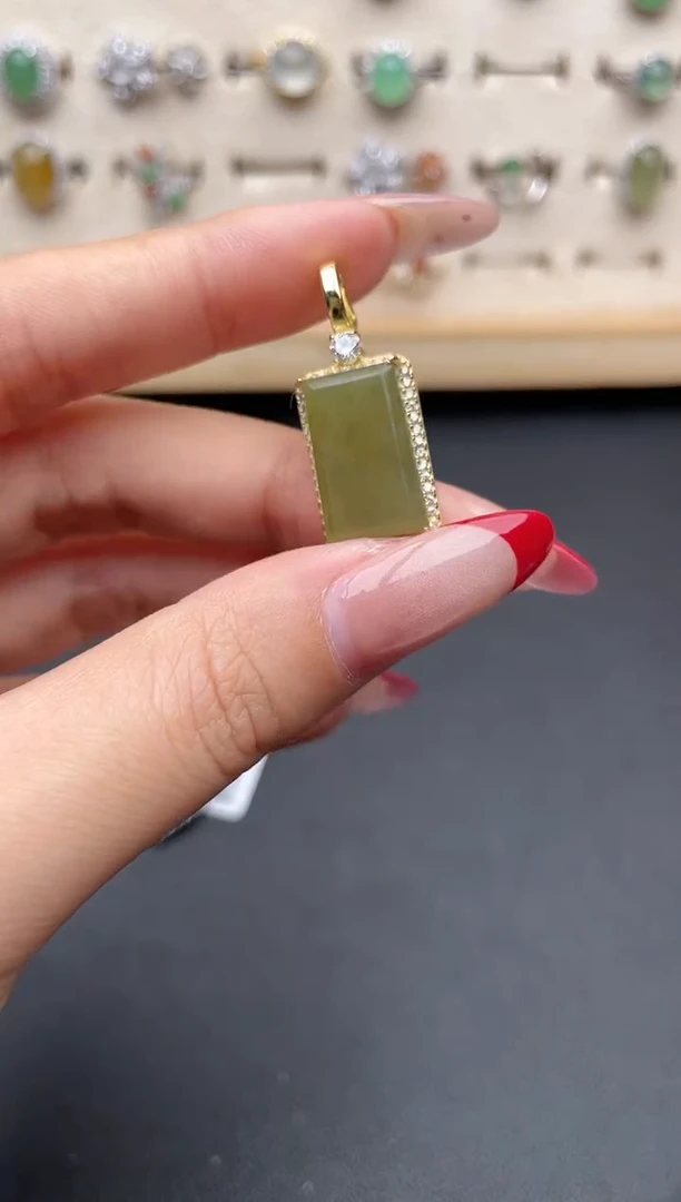 【闪购商品】翡翠吊坠(赠链)银S925镶嵌一物一证一礼盒