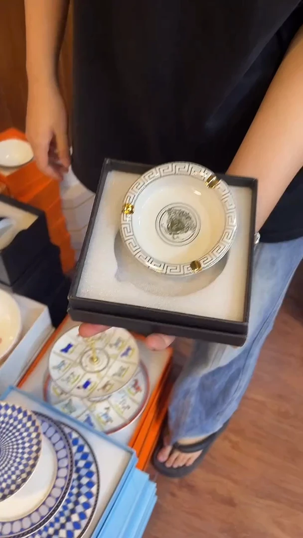 杯鸿辉家品牌瓷器，京东包邮！