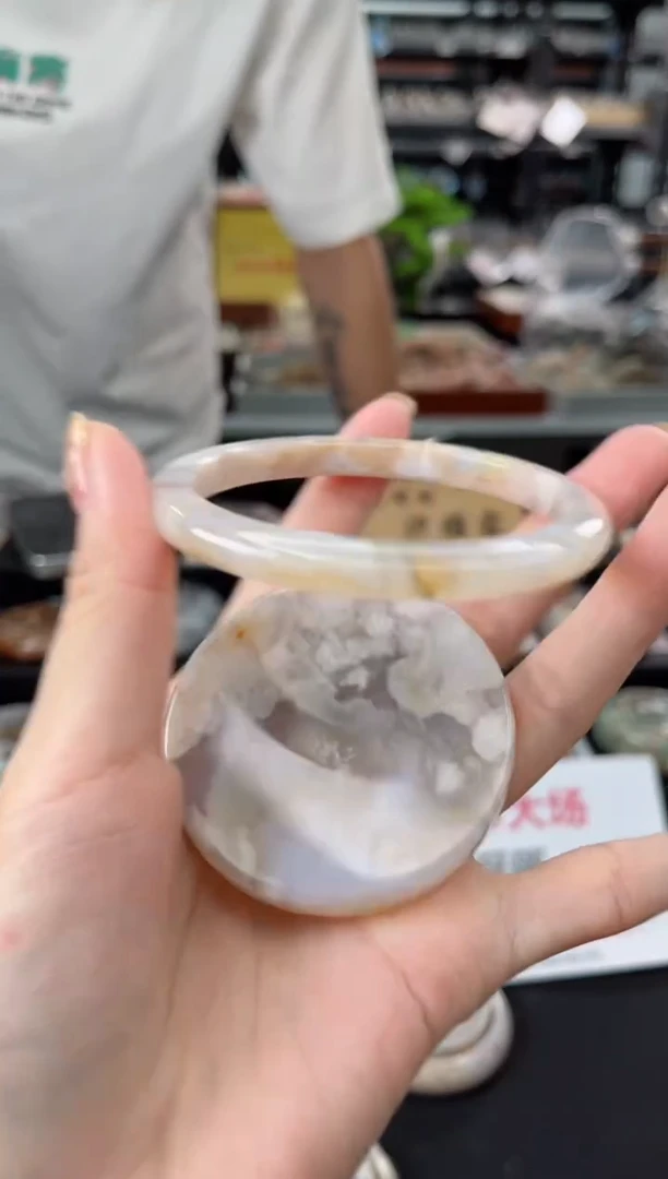 【闪购商品】石英质玉手镯未镶嵌60圈口（不退不换）16666692