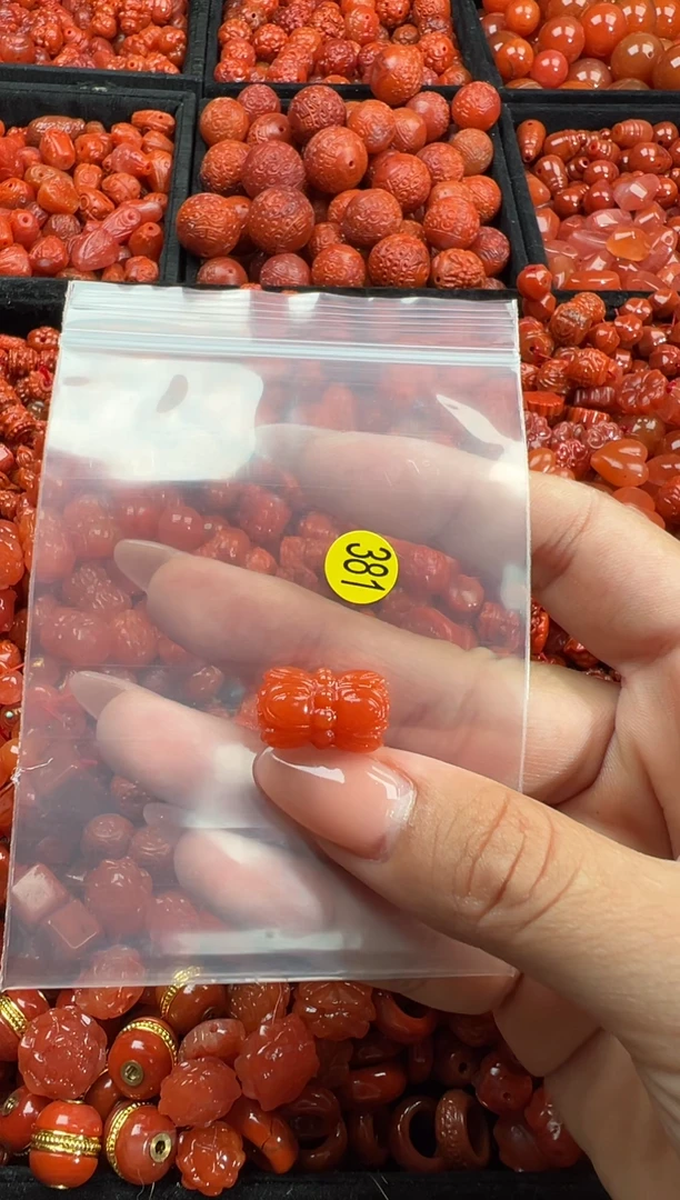 南红玛瑙未镶嵌颈饰1