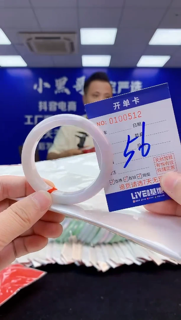 翡翠手镯未镶嵌1天然翡翠默认有瑕完美主义者勿拍