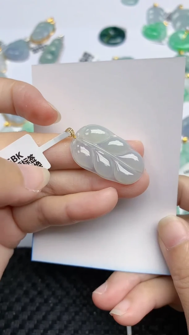 翡翠18K金镶嵌颈饰天然翡翠A货