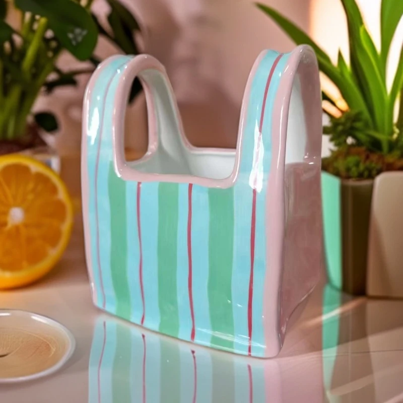 陶瓷粉彩条纹手提袋花瓶摆件收纳桌面垃圾桶摆件