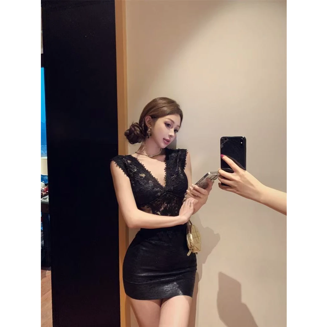 2025夏季新款性感刺绣蕾丝网纱背心透视V领显瘦上衣包臀短裙套装